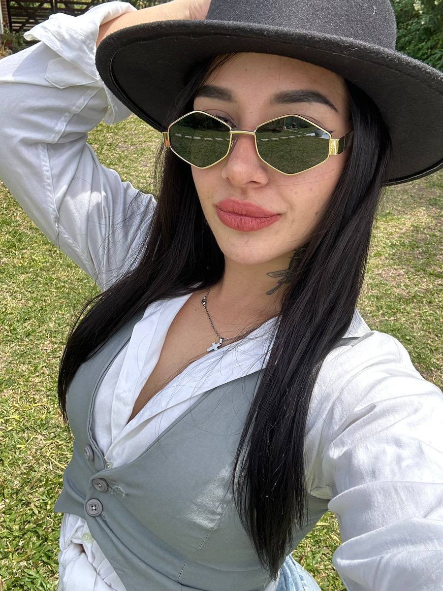 Jadaxv5's tweet photo. honestly... do i look cute today? https://t.co/xCsklOi4cD