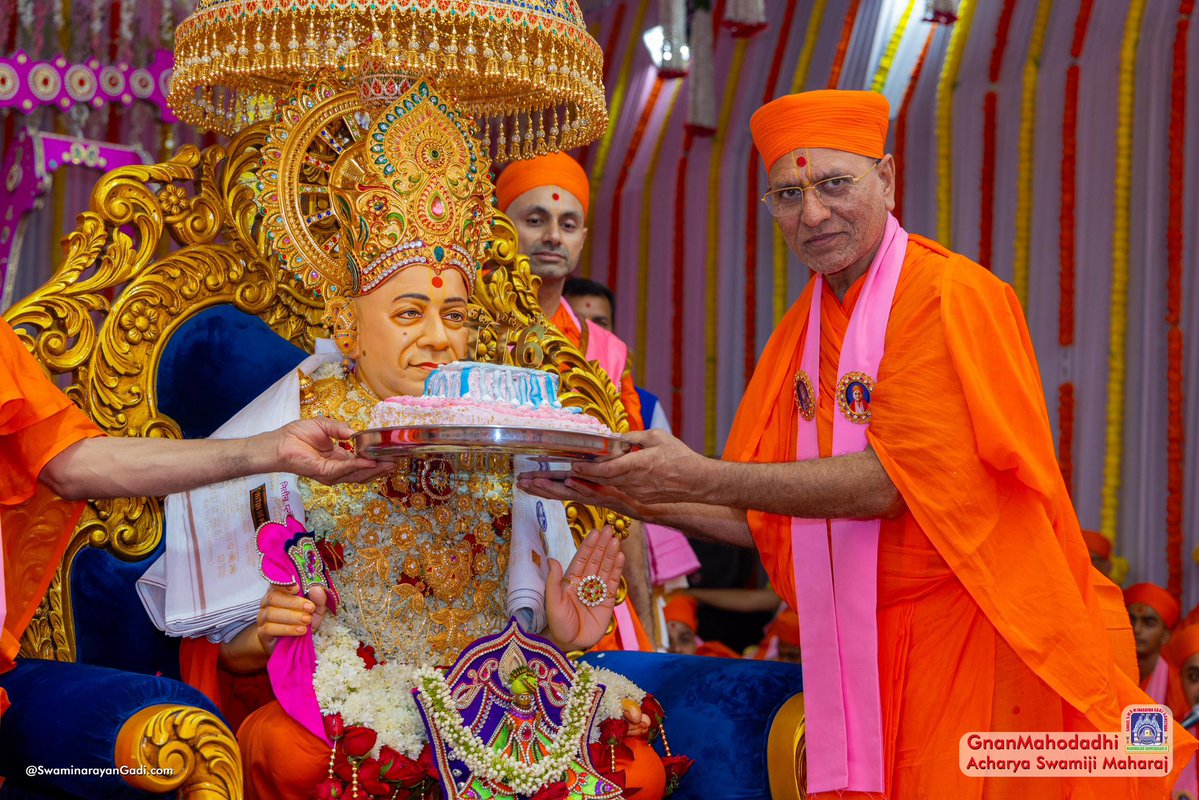 SGadiManinagar's tweet photo. Wake up with purpose and step into the day with positivity, inspired by the teachings of Vedratna Acharya Shree Purushottampriya #SwamishreeMaharaj and #GnanMahodadhi Acharya Shree Jitendriyapriyadasji Swamiji Maharaj.

#AcharyaSwamijiMaharaj #SwaminarayanGadi
#morningmotivation https://t.co/nSUgzl7Npj
