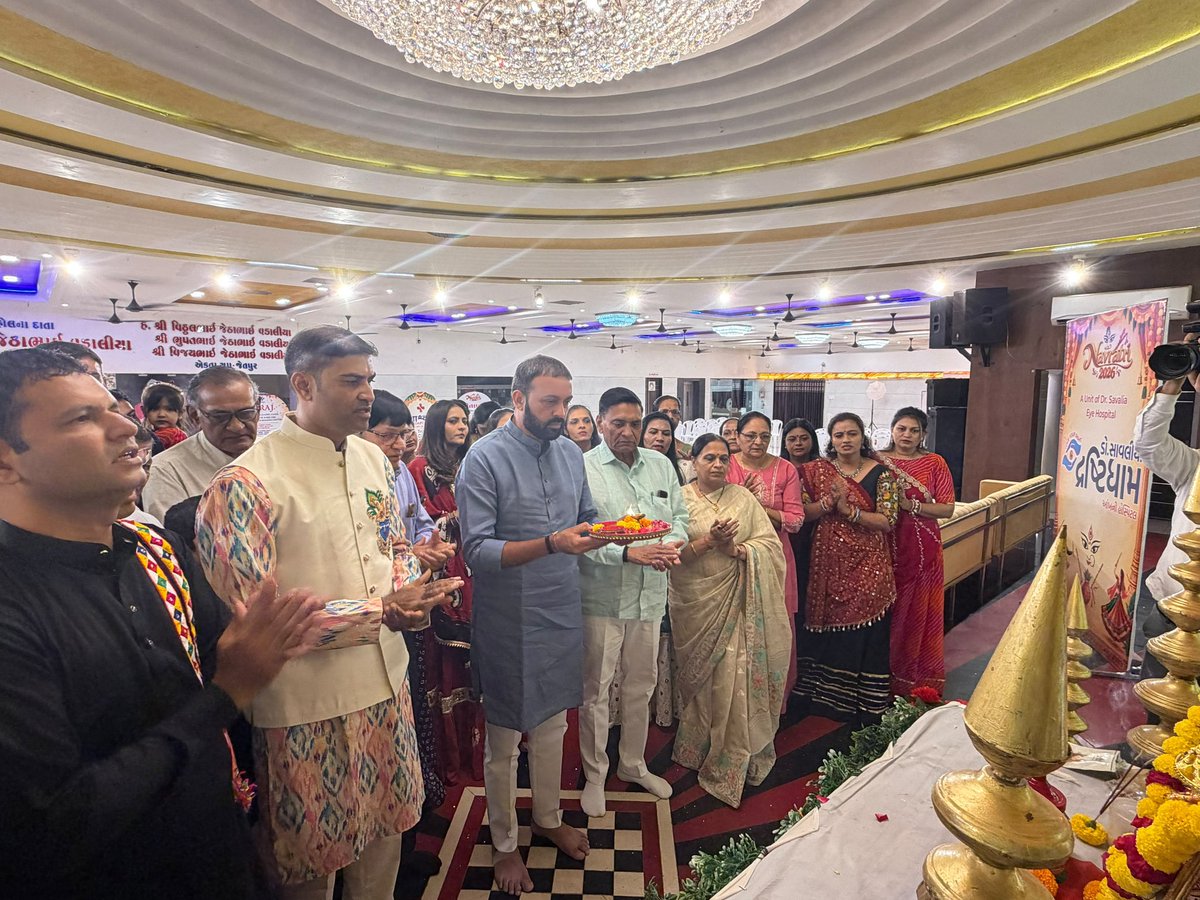 ijayeshradadiya's tweet photo. જેતપુર શહેરના લેઉબ પટેલ સમાજ ભવન ખાતે જેતપુર-જામકંડોરણા હોમિયોપેથિક ડોક્ટર એસોસિએશન દ્વારા આયોજિત રાસગરબા મહોત્સવમાં ઉપસ્થિત રહીને ખેલૈયાઓને પ્રોત્સાહિત કર્યા. https://t.co/CDrW23SbYs