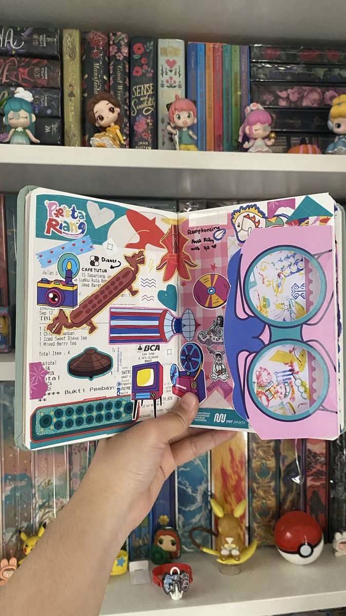 Rhealovesread's tweet photo. Junk journal hari ini, bikin 4 halaman karena emang udah tertunda lama. 
1. Stamp tumpuk Pesta Riang di MRT Jakarta
2. Movie date Detective Conan
3. Jicaf &amp; tiny folk days
4. Bazar UMKM di Living Wod GWB
Page 3&amp;4 cuman dari kumpulan kartu nama aja 😂

#junkjournal https://t.co/1T5wguuLo4