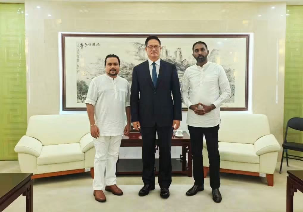 weerawansa_w's tweet photo. 🇨🇳 🇱🇰 High-Level Meeting Between the Newly Appointed Chinese Ambassador and NFF Leader Wimal Weerawansa

Pursuant to a special invitation extended by HE Wei Huaxiang, the newly appointed Ambassador of China to Sri Lanka, a bilateral meeting was held yesterday (Oct 9) at the Chinese Embassy between the Ambassador and Former Minister Wimal Weerawansa, Leader of the National Freedom Front (NFF).

During the discussion, both parties exchanged constructive views regarding the current political landscape in Sri Lanka, as well as the historic and enduring bilateral relations between the two nations.

Dr. Supun Anuruddha Jayasinghe, Member of the Political Bureau of the NFF, also participated in the meeting.

Media Unit
National Freedom Front
10th October 2026

#SriLanka #China #Diplomacy #LKR #NFF #wimalweerawasansa