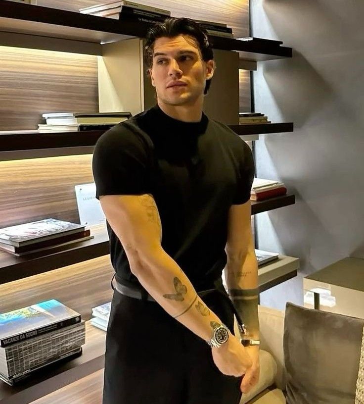 EliteModernaxx's tweet photo. Habitos que Hacer que un Hombre Luzca Caro y de Lujo...

1. Usar Ropa con buen Fit. https://t.co/fqogtNUdma