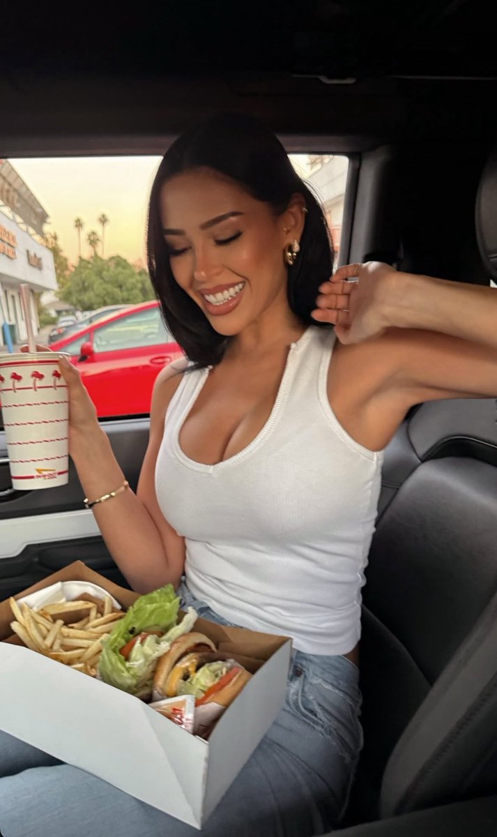 MvpWoman's tweet photo. •𓍢ִ໋. ✿ Ashlyn post. ❀⋆.ೃ࿔

   Happy &amp; hungry.  😋 https://t.co/1yyePNZrmW