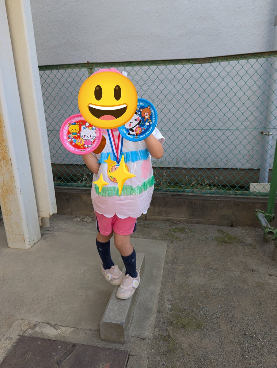 tarosuke_rev1's tweet photo. 午後への活力
今日は朝から娘が通う幼稚園の運動会。
一生懸命練習した成果が発揮されて、親としてはとても楽しく嬉しい運動会でした。
運動会終了後、沢山身体を動かした娘が「お腹が空いた」というので、武蔵浦和駅前の餃子の王将へ。
ハイボールと餃子の組み合わせは至高。 https://t.co/SngUkDAAEn