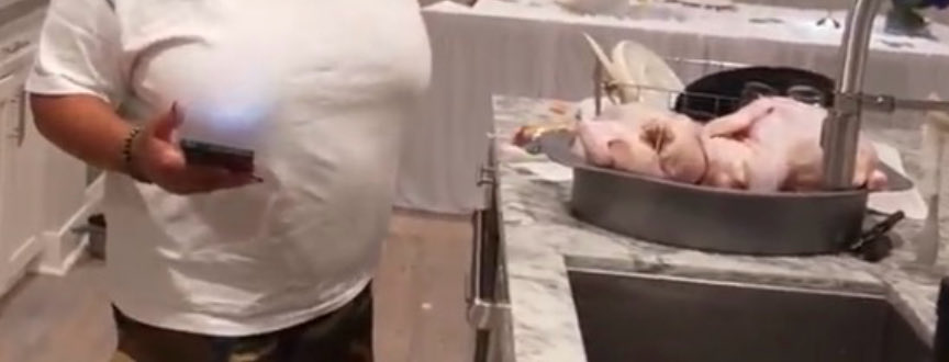 universialei's tweet photo. @Abundantly444 the bulldagger already cross contaminated the meal before it even started!! https://t.co/Dd7QGm7qJY