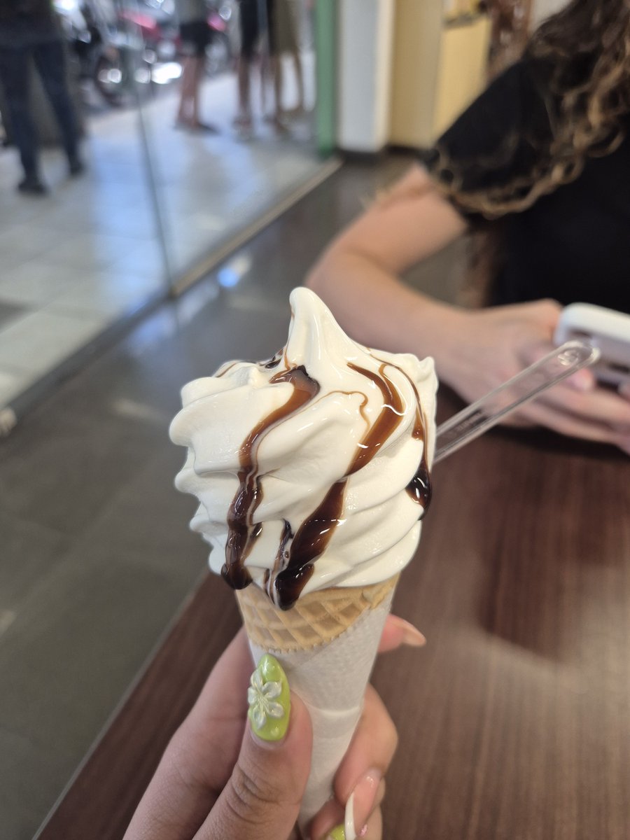 rayy_pacheco's tweet photo. Acabou o sabor de chocolate🤡 https://t.co/PzdIGrokVS
