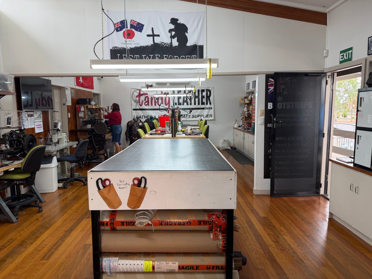 MRobertsQLD's tweet photo. Bootstraps leatherwork workshop

A thousand veterans have passed through

Many lives turned around

All instructors work as volunteers - thank you https://t.co/0PF1xk6wrd