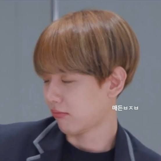 BBHLightsINA's tweet photo. [INFO] Saham Knowmerce Corp (perusahaan yang menaungi fromm) langsung melonjak naik hingga 13.10% dalam 5 hari terakhir setelah Baekhyun bergabung dengan fromm untuk berkomunikasi dengan penggemar!

Proof that his influence and value speak louder than your tears 😉

#BAEKHYUN #백현 @B_hundred_Hyun