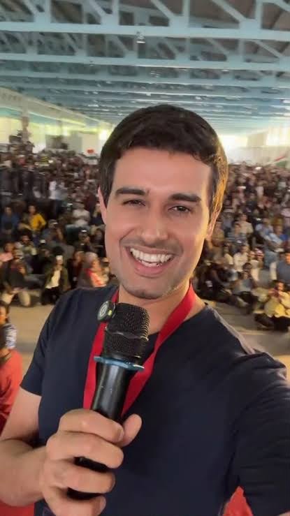 ajitanjum's tweet photo. चर्चित यूट्यूबर ध्रुव राठी को भी हिरासत में लिया गया . 
( आजतक) https://t.co/9yeYRmwiv5