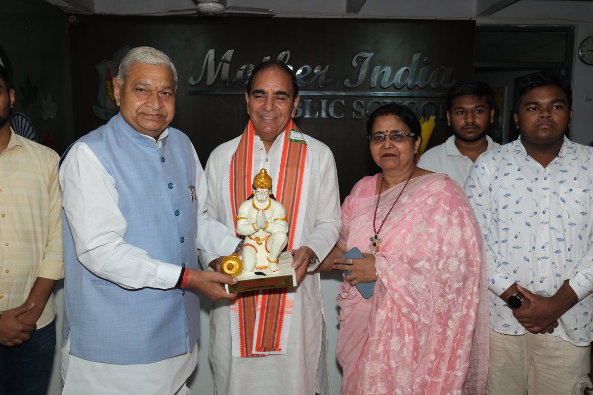 PilotRakeshUP's tweet photo. Wishes from Sh. Dinesh Kumar Goel Ji at Mother India Public School. I am thankful for his kind blessings.
Bharatiya Janata Party (BJP) BJP Uttar Pradesh
@dineshgoelbjp @BJP4India @BJP4UP @idharampalsingh @blsanthosh @TawdeVinod @mppchaudhary https://t.co/x4bFShkI0w
