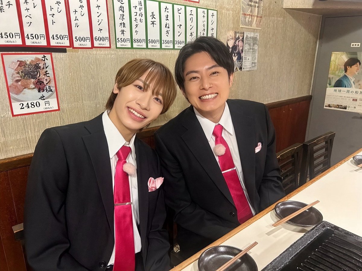 news_okaeri_abc's tweet photo. .
      ‧₊˚✧ #絶品いただきシャス！ ✧˚₊‧

     またまた現場オフショットです🤳🏻·˖✩
                        
           焼肉屋さんでパシャリ📸
 これから食べるお肉にわくわくです🎶ꕀ

Tverにてぜひご覧になってください🐰*
お気に入り登録もよろしくお願いします❤︎
           
　🔗https://t.co/X9kfzBh7Vv

                     #AmBitious
                     #浦陸斗
                     #北條瑛祐