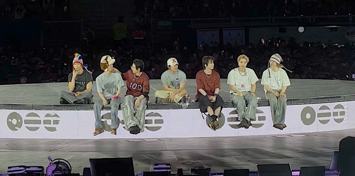 sugamihoney's tweet photo. WE LOVE YOU BTS
WE PURPLE YOU BTS 💜 https://t.co/pi5zcNxGsH