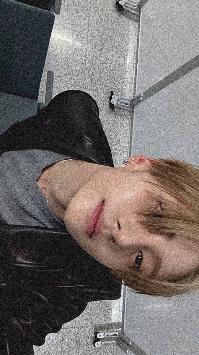 aintleesw's tweet photo. nobody does landscape selcas like sangwon https://t.co/nj3aC2nMLF