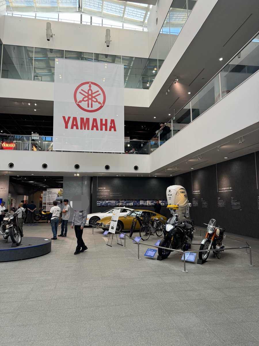 raikumakoto's tweet photo. 今日は誘われていた模型展示会にYAMAHAコミュニティケーションプラザに。
私の鈴鹿サーキットのピットにいるR1Mも置かせてもらってます。(^^)
息抜きです。最近仕事がキツいので。
明日も息抜きです。（笑） https://t.co/iTnX3n04gv