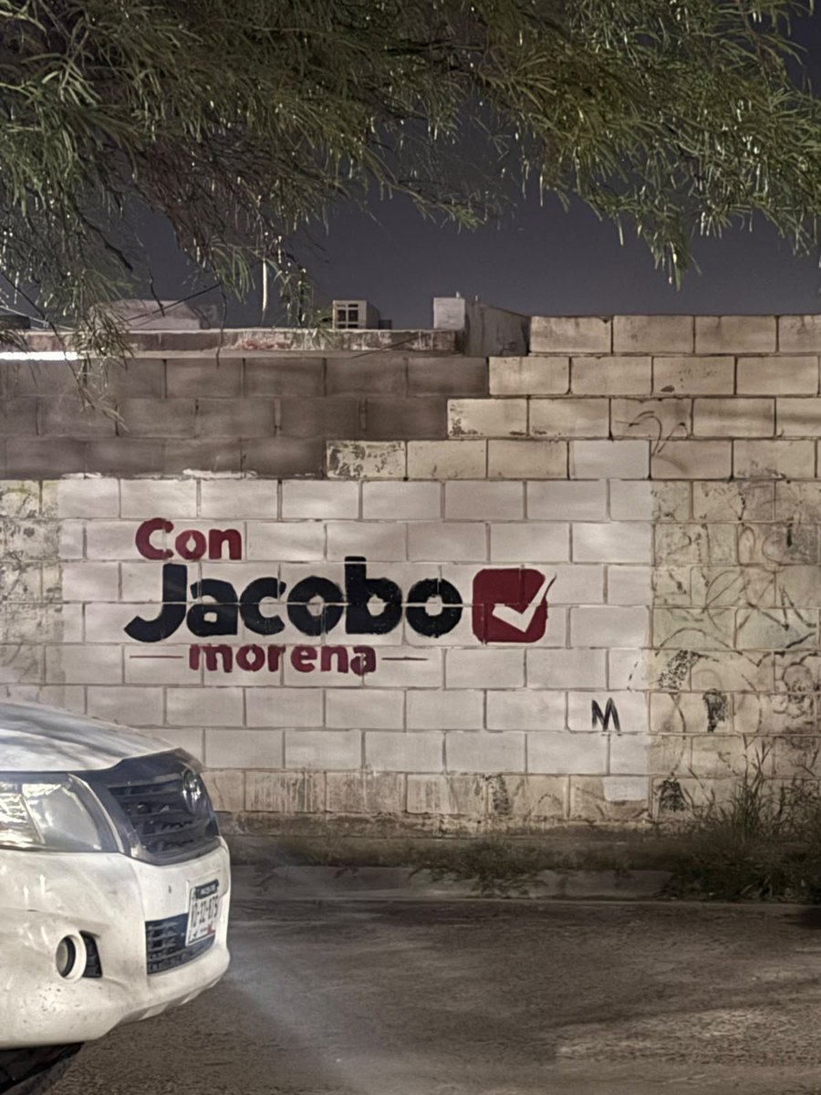space_kauboi's tweet photo. @JacoboMendozaR @CelidaLopezc @JacoboMendozaR  le pido de la manera más atenta que retiren esta propaganda suya. Fue colocada sin autorización alguna. 

Si así maneja sus equipos y está a cargo de poco ¿Qué será cuando le toque dirigir sobre lo mucho? 

La dirección ya la envié por Facebook messenger. https://t.co/g2VL8fxESy