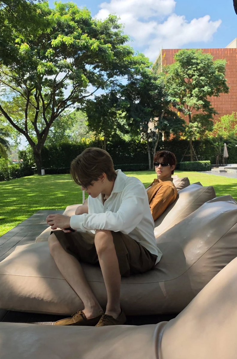 Tearremq_'s tweet photo. อย่าหลงเชื่อแล้วเผลอเดมไปจีบนะสำหรับใครที่ชอบลงสตอรี่เหมือนไปเที่ยวคนเดียว ความจริงเขาอาจจะนั่งข้าง ๆ แฟน แค่ไม่ได้ลง https://t.co/xZU5xxNP3r