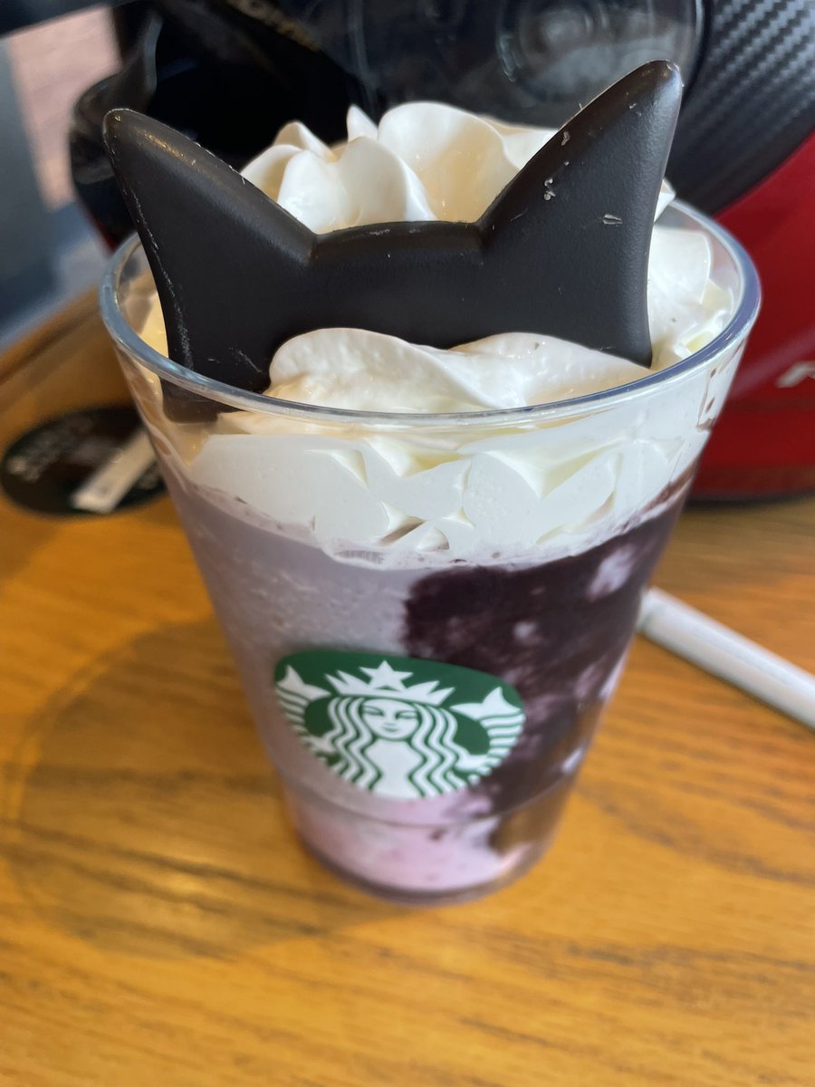 SekaIhaElle's tweet photo. ブラックベリーヨーグルトフラペチーノ！(長)
爽やか！ﾜｰｲ\(* ॑꒳ ॑* \三/ * ॑꒳ ॑*)/ﾜｰｲ https://t.co/9sutsE3YOQ