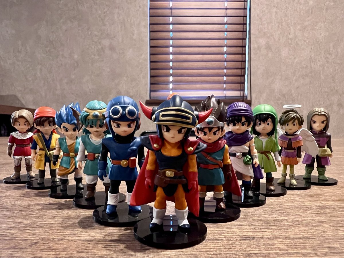 G41002748's tweet photo. ドラクエグッズ...というかメタリック収集はここから始まった。
開封後初の記念撮影📷

ワン歪んどるがな！

#ドラクエグッズ https://t.co/GlJlnigbgg