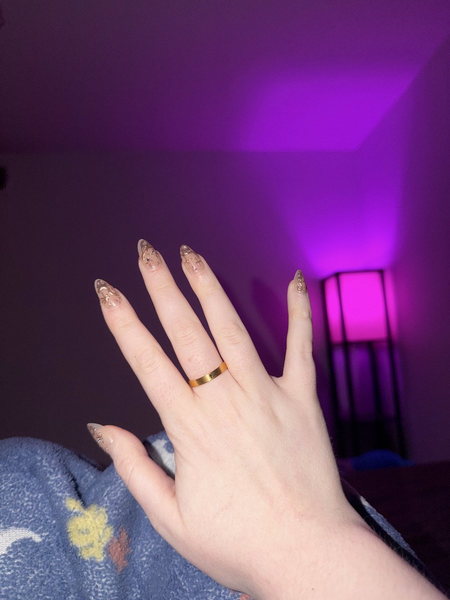 pixeltease's tweet photo. renn faire means pretty nails ! https://t.co/uVyWuYyqkh