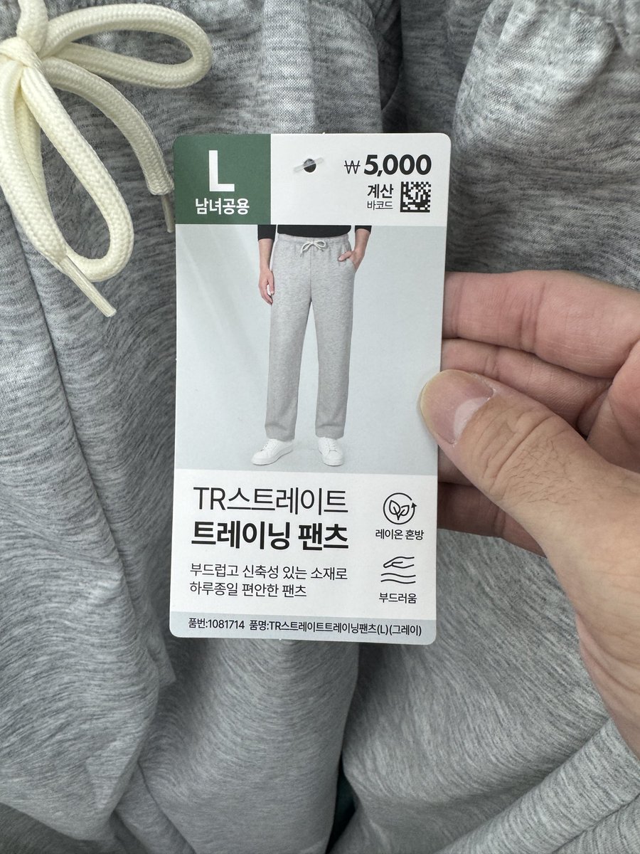 hamasakiakemi2's tweet photo. 健大入口駅のダイソー大きくて良かった

スウェットとか服も5,000ウォンで売ってたから初日にパジャマとして買いに行くのが良い

すぐ近くにイーマートもあるからそこで買い物も出来る
ノーブランド商品は別コーナーにまとめられてるから気をつける

引くほど広い https://t.co/Sz8V4CaXP7
