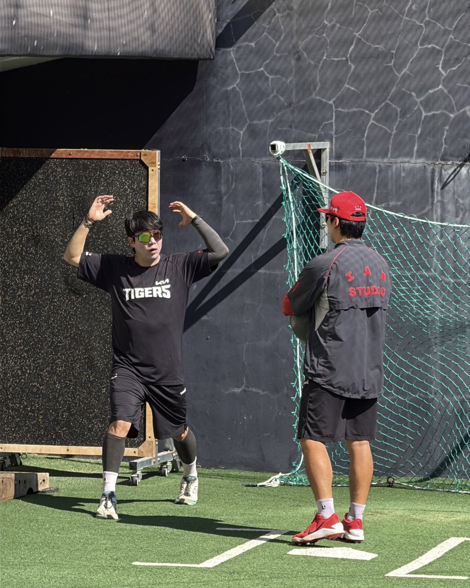 Kiatigers's tweet photo. #오프더갸코드

현종스쿨로 시작하는 동하의 하루 https://t.co/FVHicxTP4Q