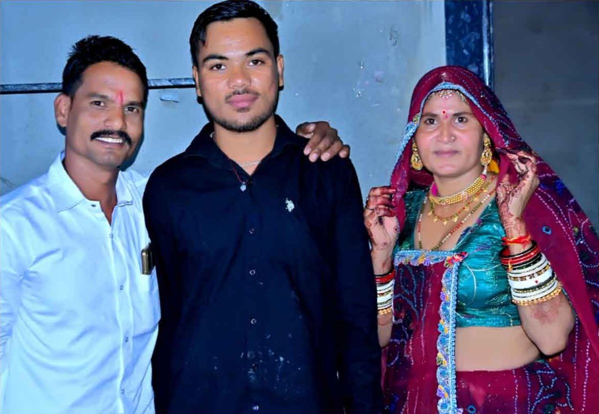 AshokSelwar's tweet photo. परिवार ही असली दौलत है, बाकी सब तो बस दिखावा है।
जहाँ परिवार का साथ होता है, वहाँ हर मुश्किल आसान होती है।

@AshokSelwar #SelwarFamilyDhananwan #NewPost #FamilyStar https://t.co/h3xMOICRpj