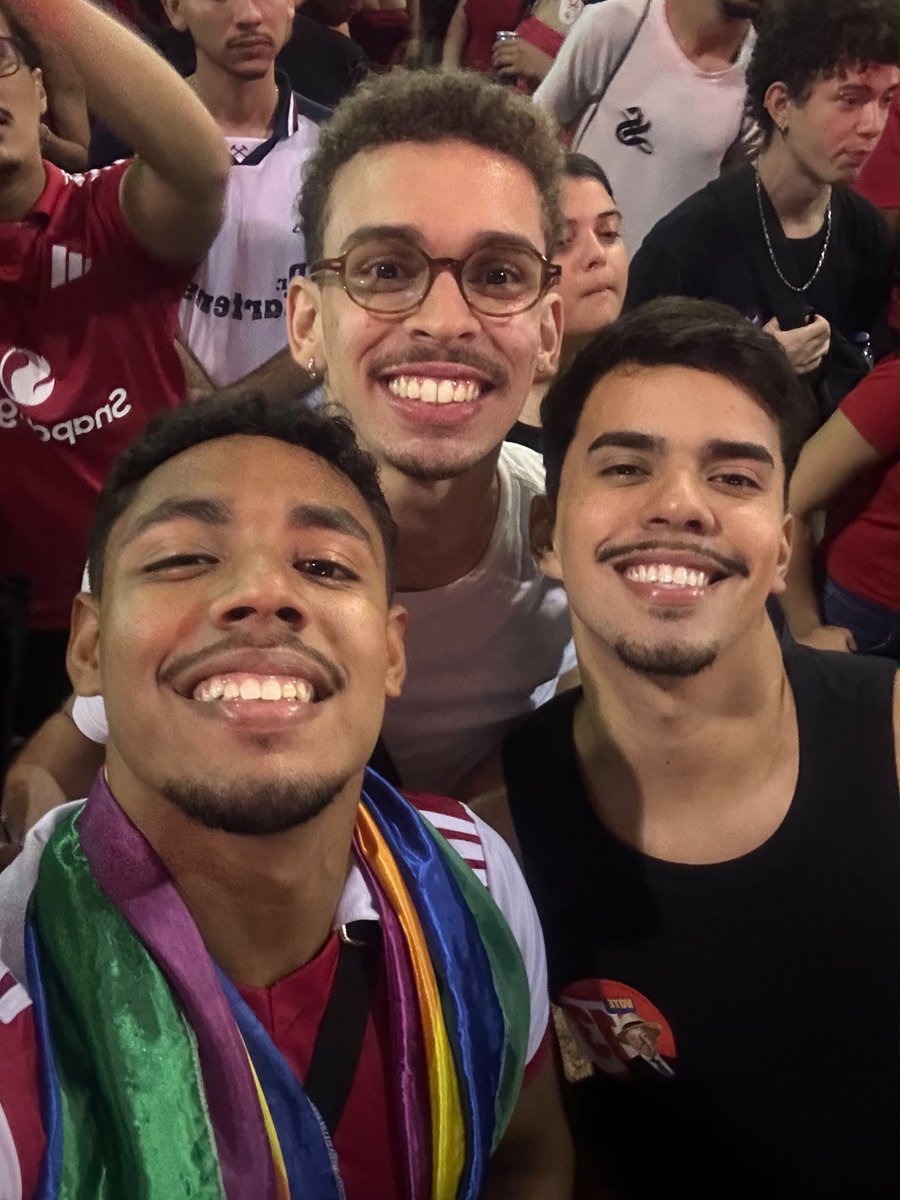 Luccasr16's tweet photo. Pombados com Lula obv https://t.co/TZayDBj31o