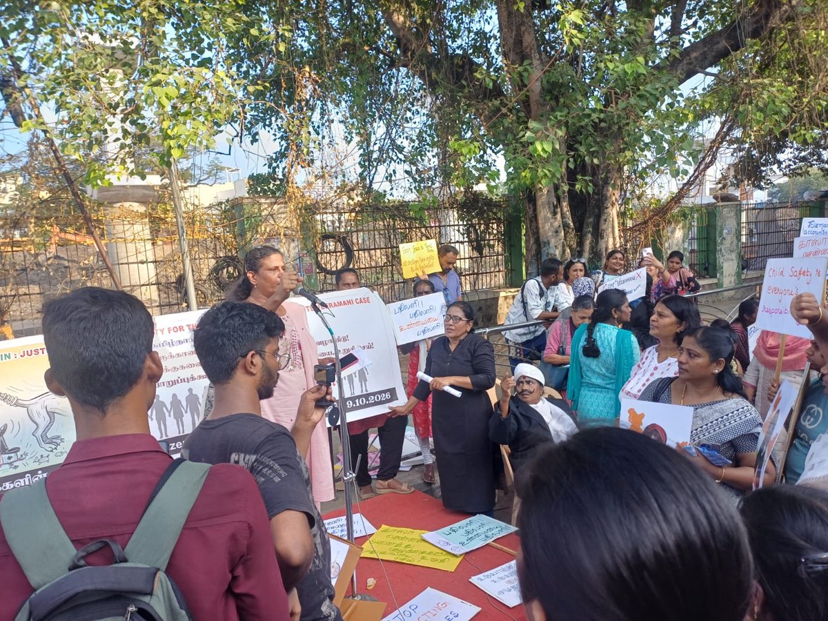 Citizen_collec's tweet photo. #POCSOVeeramani, வழக்கு மற்றும் தேங்கியுள்ள POCSO வழக்குகளை  விரைந்து நடத்த கோரி மனிதச் சங்கிலி போராட்டம் #Citizens_Collective சார்பில் விடுக்கப்பட்டது. இந்த பதிவுகள் பரவலாக சென்று சேர RT செய்த,  தமிழ்ச்சந்து நல் உள்ளங்களுக்கு நன்றி!
#TheHumanChain
#InstitutionalAccountability https://t.co/Mhfcl04Jie