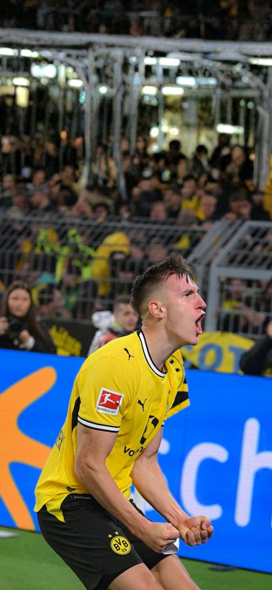 4kShotam's tweet photo. ⁴ᵏ Nico Schlotterbeck 💪💛
#BVBSVM | #Dortmund
#Wallpapers | #Schlotterbeck https://t.co/fx4gaeTZl8