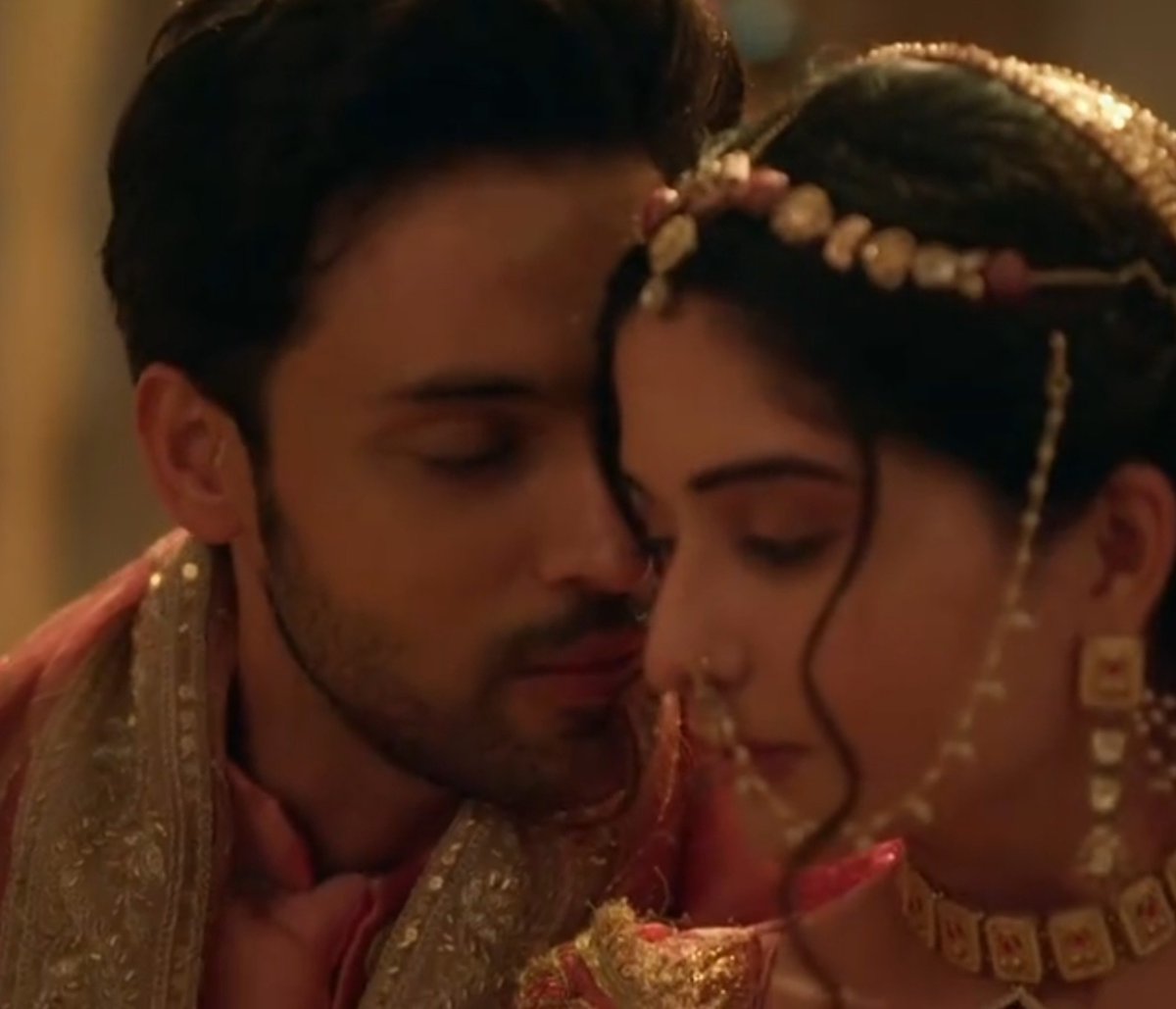 tofumahid's tweet photo. sir, your girl is trying to control herself and you are here devouring her already OH! 🌚 

[richa, let em nomnom each other please 😔✌️] 
#SeherHoneKoHai | #MaHer https://t.co/uZ4l6nkuVR