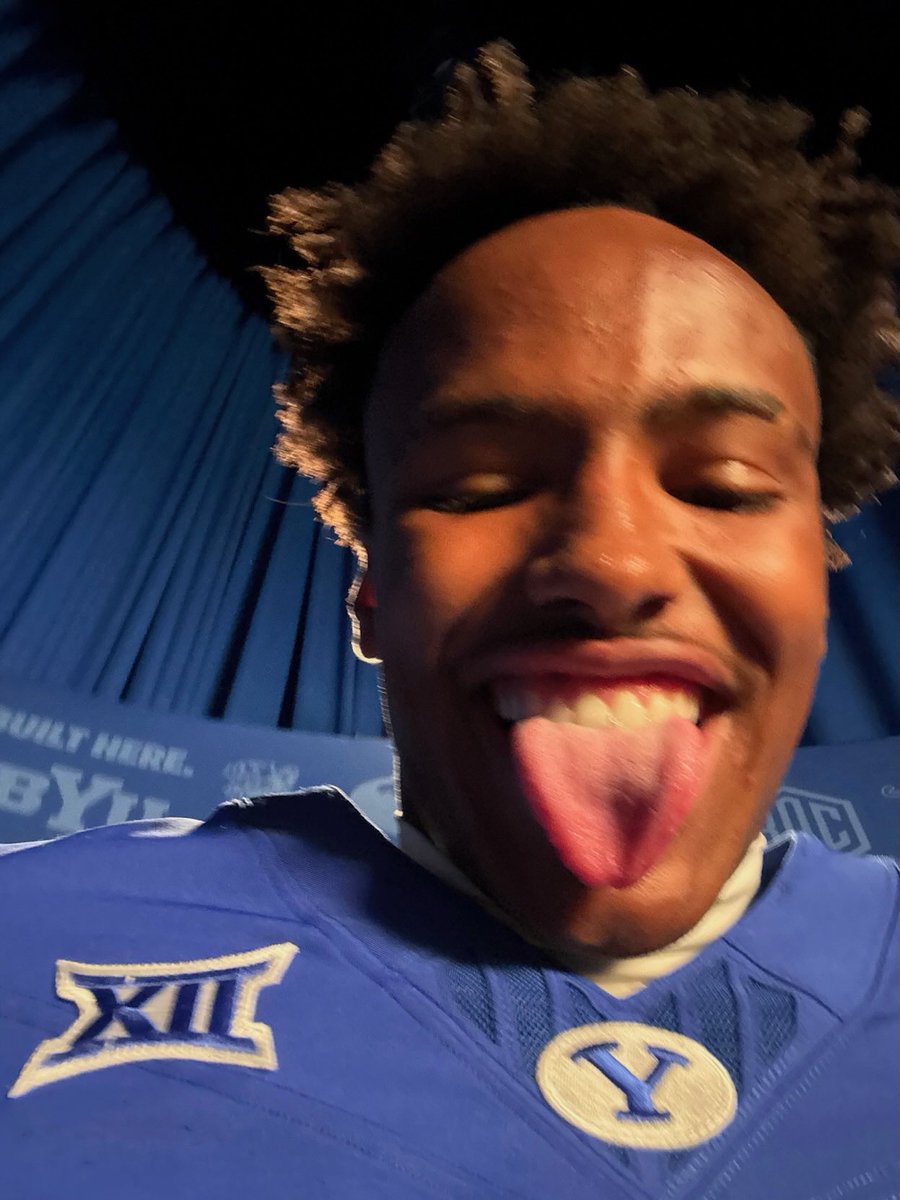 BYUfootball's tweet photo. SEVENTY FIVE YARD TOUCHDOWN!!!! https://t.co/FnXiIK3i2k