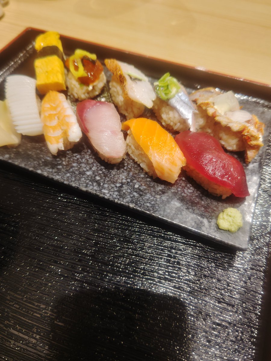noitankfc's tweet photo. あろえ感謝の杉玉寿司ランチ🍣
お寿司と大人専用ポテトサラダが美味すぎて怒りがおさまって並んだ事に感謝できるようになりました（笑）！
なおボトルキープ2本目に突入しましたー＼(^o^)／
#杉玉
#大人専用ポテトサラダ
#上杉イオン https://t.co/mbCYB0OYil