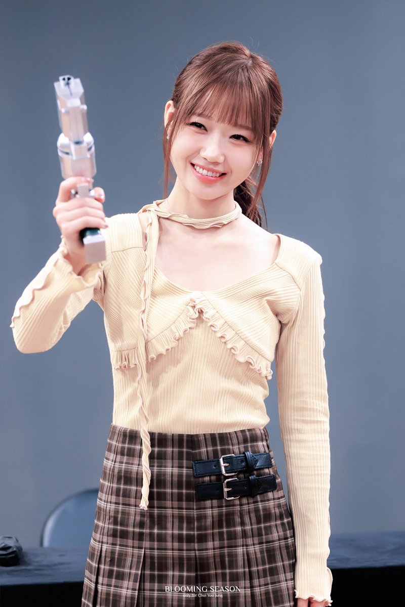 BloomingS_yj's tweet photo. 261004 팬플리

1004💛🤎🪽

#최유정 #CHOIYOOJUNG #최콩알 @choikong_r 
#PerfectTarget #비장의무기 https://t.co/Y2OYMOeUON