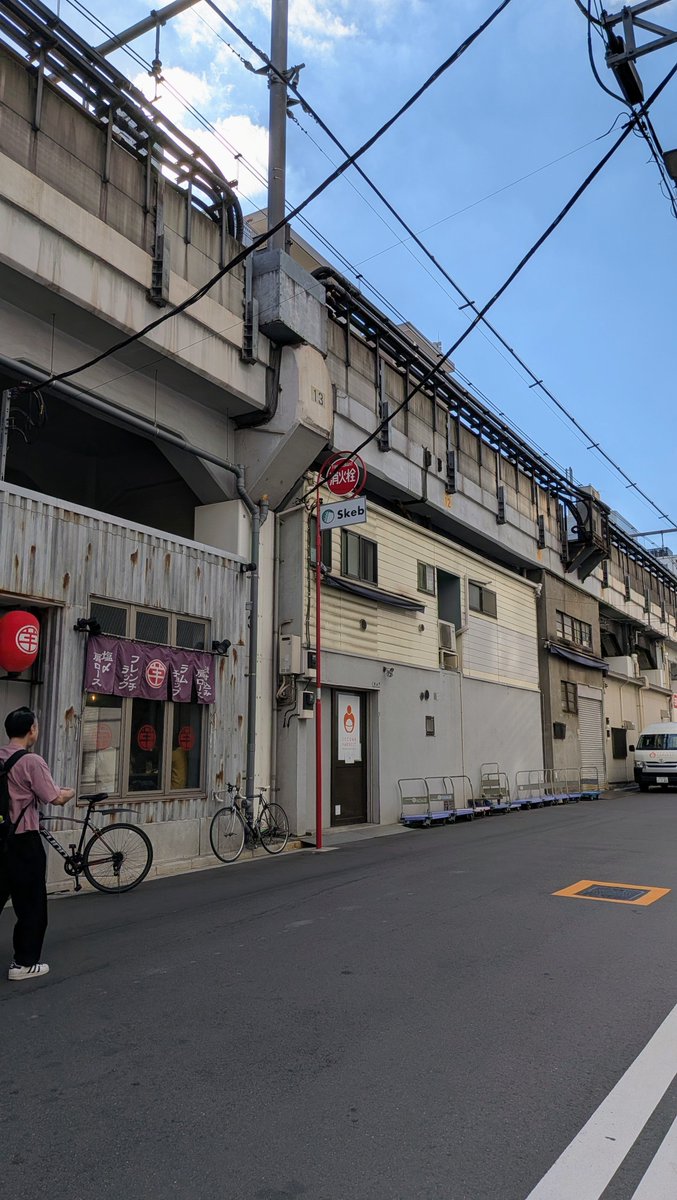 yamanojyo's tweet photo. こんな所になぜSkebの看板が…？ https://t.co/TEcNgg5nId