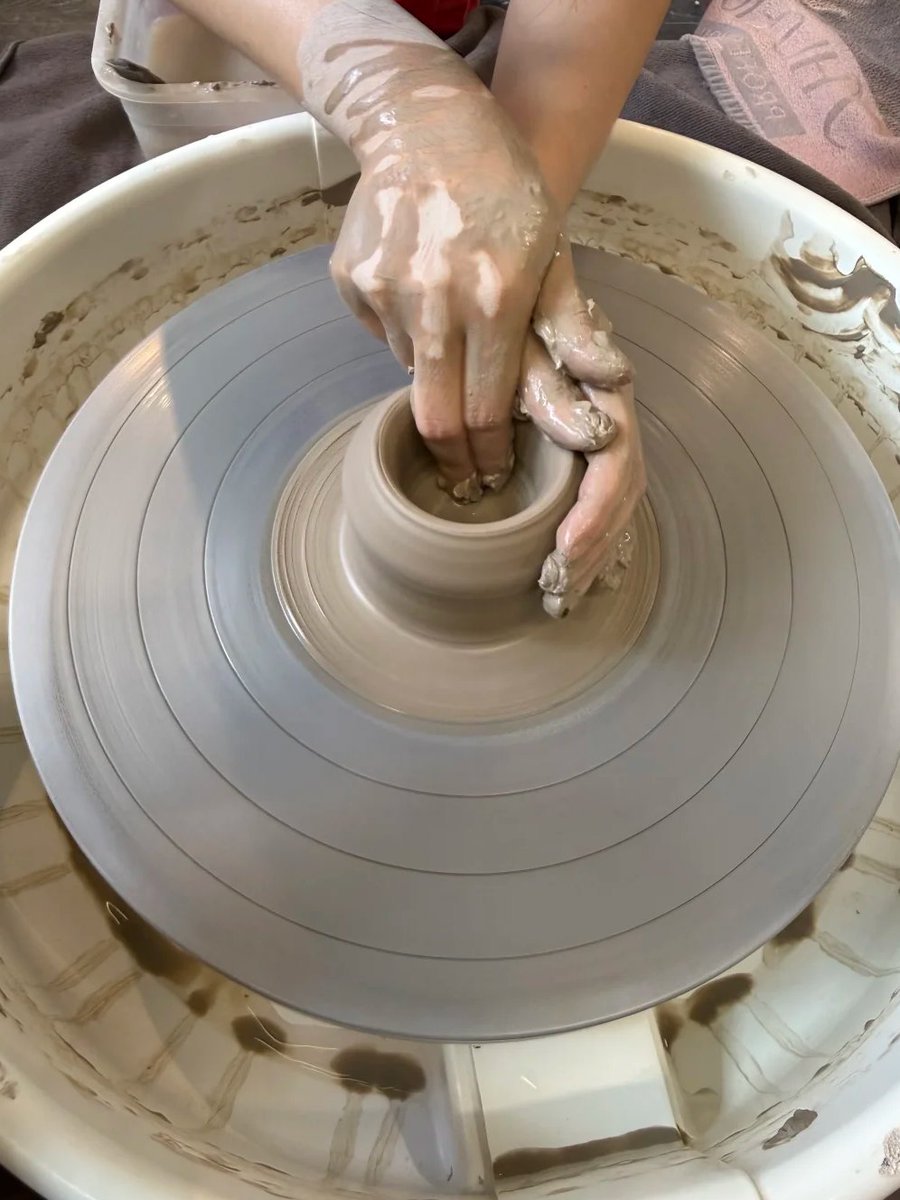 KMichelleTan's tweet photo. An immersive clay experience. Making pottery on the wheel is so relaxing and stress relieving! https://t.co/YAhMfpQpxq