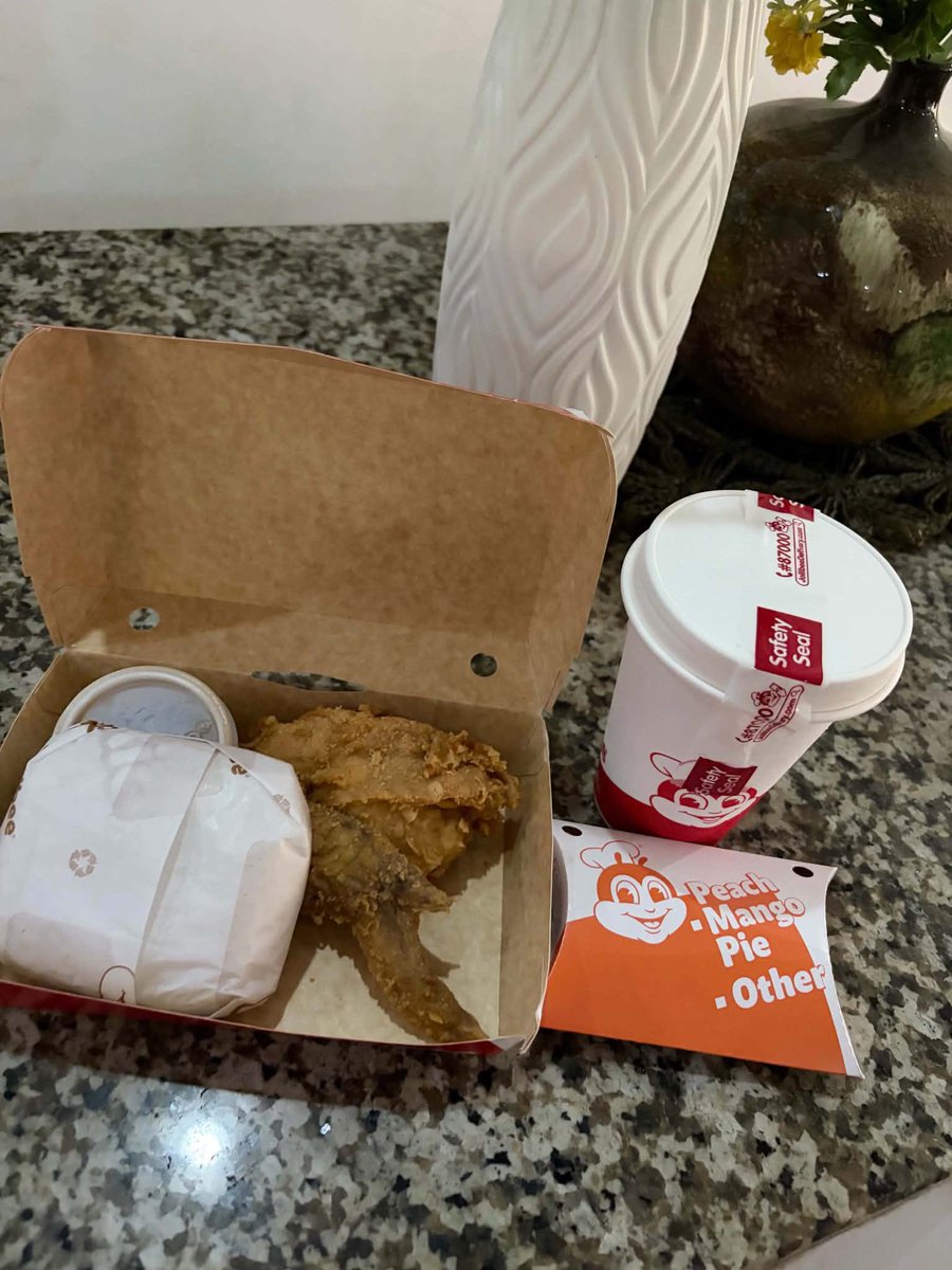 aaapvr's tweet photo. Quick reminder sa mga foodies na mahilig mag-check ng deals bago umorder. 👀 Silip kayo sa GrabFood app kapag nag-crave kayo mamaya. May 10.10 sale pa hanggang October 12 https://t.co/Jwgrj5v1Bp