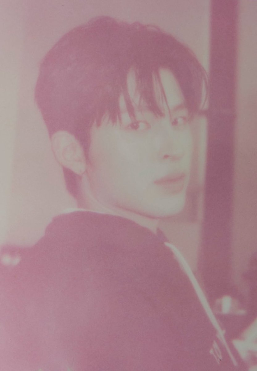 bluebluebuu's tweet photo. Polaroid อ้วม ๆ หล่อ ๆ 🤲🏻🍞🐶 https://t.co/B1pRKls9om