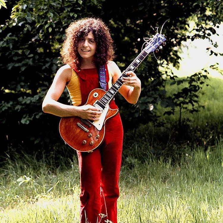 crockpics's tweet photo. Marc Bolan on Hampstead Heath in London, 1970, photographed by his friend Barrie Wentzell of Melody Maker. Marc called Barrie to say he'd found the "love of my life," a Gibson Les Paul, and Barrie told him to bring it to the Heath for some pictures. After years as an acoustic duo, Tyrannosaurus Rex was going electric and shortening its name to T. Rex. On October 9, 1970 they put out "Ride a White Swan." It climbed all winter and hit No. 2 in the UK, held off the top only by Clive Dunn's "Grandad." The hits came fast after that.

🎸 "Ride a White Swan" was the first T. Rex single. What's your favorite T. Rex song? 🎸 👇️
