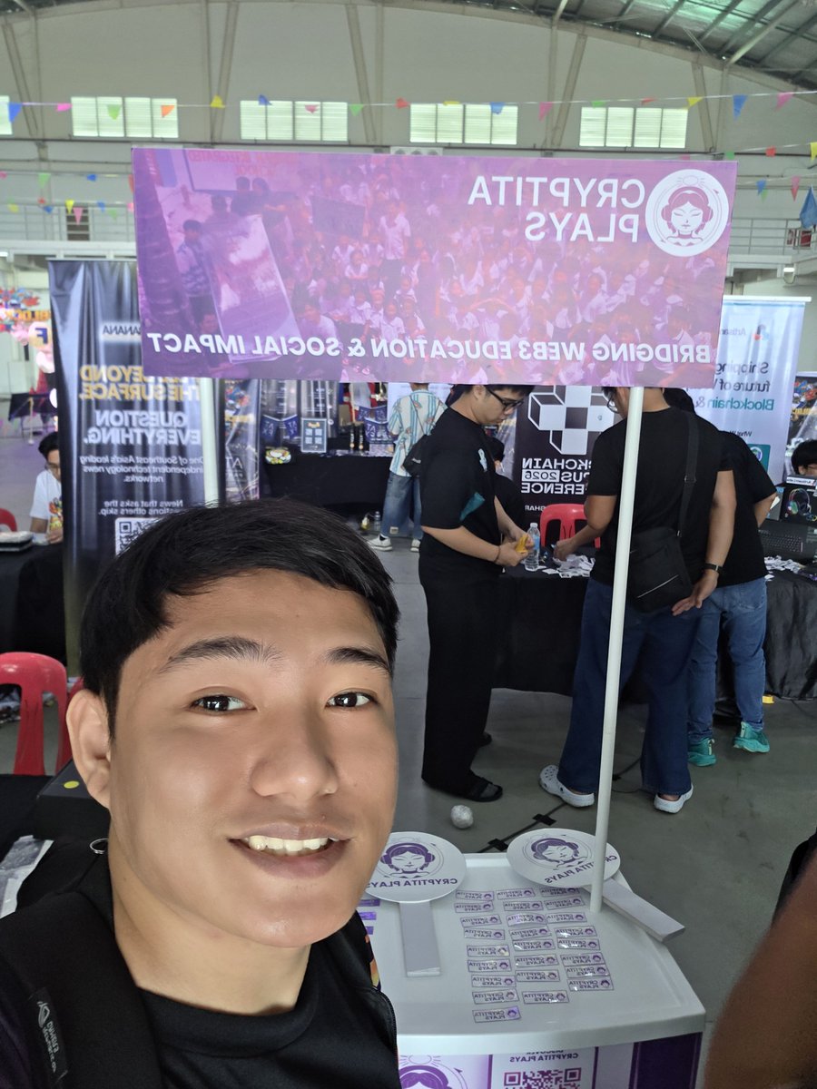 JamesKevinLim's tweet photo. @cryptitaplays @amirahbnb #blockchain4youth #blockchain4her https://t.co/oPyR8NwHcE