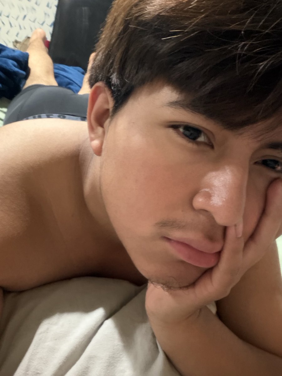 mewmoomeow's tweet photo. Goodnight oomfies :3 https://t.co/B9ObQ4dF4h