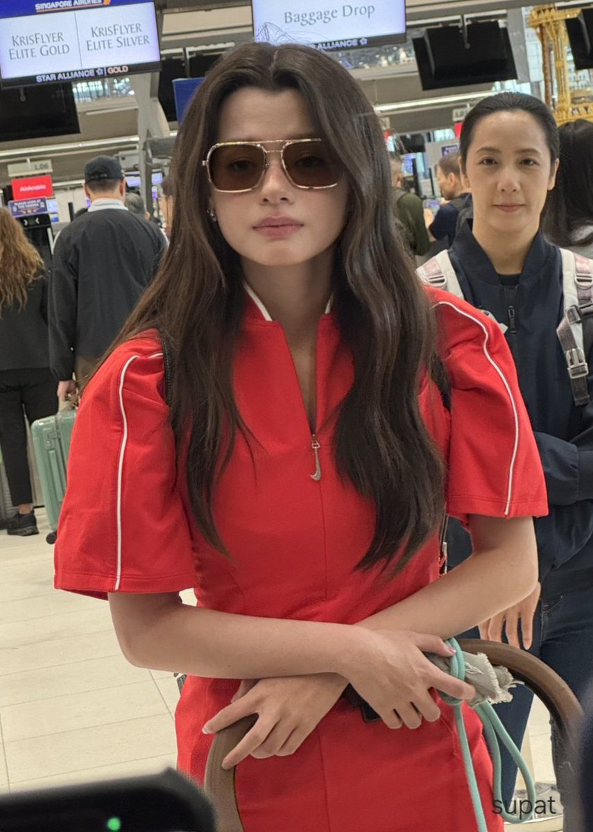 AlwaysWithBecca's tweet photo. Singapore calling See you at the F1  with Becky 🏁❤️

#SingaporeGP #F1 
#beckysangels #BeckyArmstrong #BeckyEntertainment https://t.co/XCUVpRc7sl