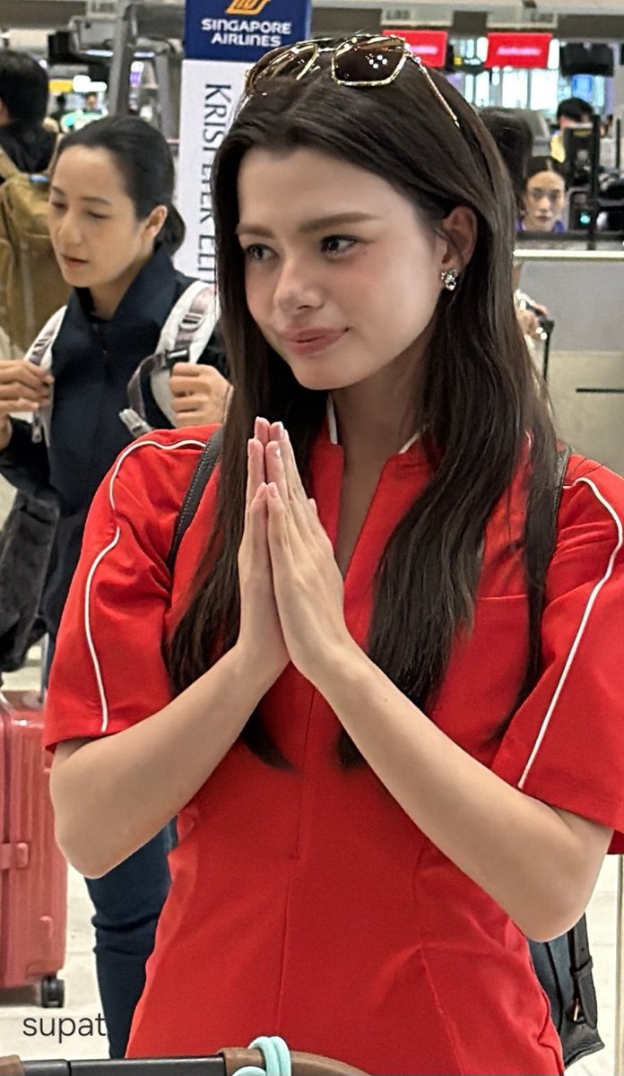 AlwaysWithBecca's tweet photo. Singapore calling See you at the F1  with Becky 🏁❤️

#SingaporeGP #F1 
#beckysangels #BeckyArmstrong #BeckyEntertainment https://t.co/XCUVpRc7sl