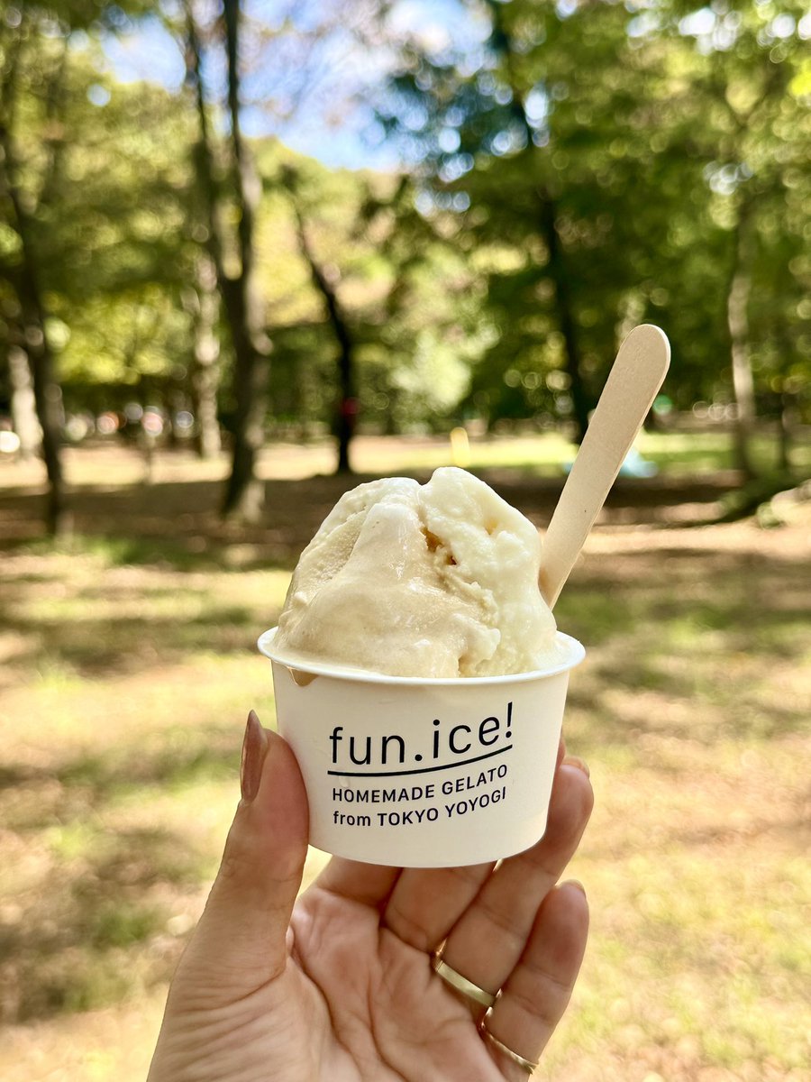namilknaminami's tweet photo. フッ軽ヲタク、早速代々木公園でジェラート食べてきました🍨
プレミアムミルクなんて頼むに決まってるよね🐮 https://t.co/pfPViMxMov