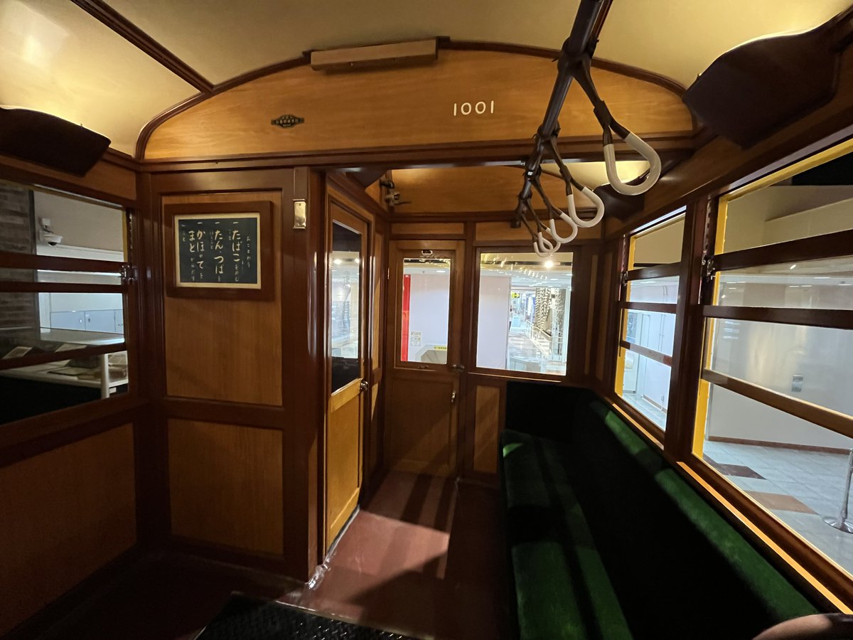 summer_nashi's tweet photo. モノノ怪新化猫、地下鉄車両のモデルになったという、銀座線1001号車、車内特別公開に参加しておりました！☺️
車両内にいる間「止まりませんよ、この列車」という言葉が脳内でエンドレスループしておりました　車両内の雰囲気があまりにも新化猫そのままで、内心大興奮かましてました🥰 https://t.co/OsCgmsI4iI