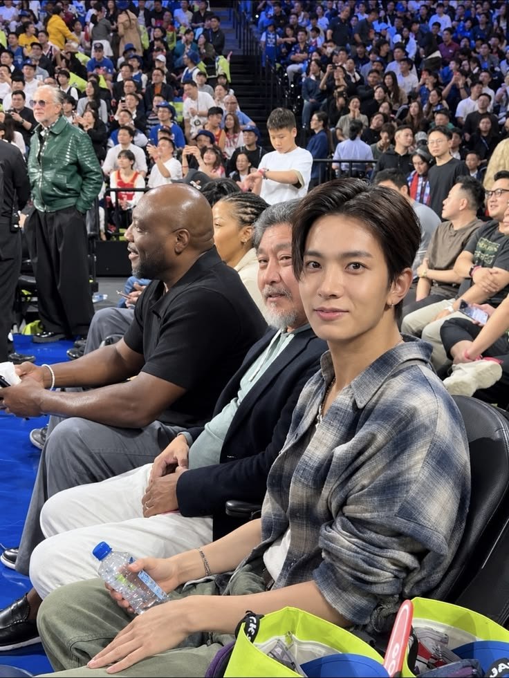 enhypen_shows's tweet photo. Heeseung's facecard is insaneeeee TOTALLY OUT OF THIS WORLD https://t.co/7LTBD3FC0X