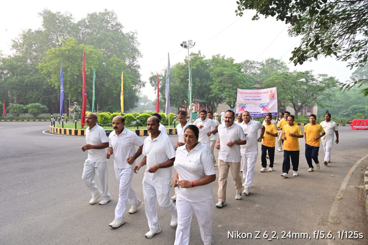 CRPF_GCPRYJ's tweet photo. ग्रुप सेंटर, सीआरपीएफ, प्रयागराज द्वारा Fit India Freedom Run 7.0–2026 के अंतर्गत प्रतिदिन रनिंग एवं विभिन्न शारीरिक गतिविधियों का आयोजन किया जा रहा है। इसका उद्देश्य कार्मिकों में फिटनेस, स्वास्थ्य एवं सक्रिय जीवनशैली को बढ़ावा देना है।
#fitIndia https://t.co/KgnmM95EDs