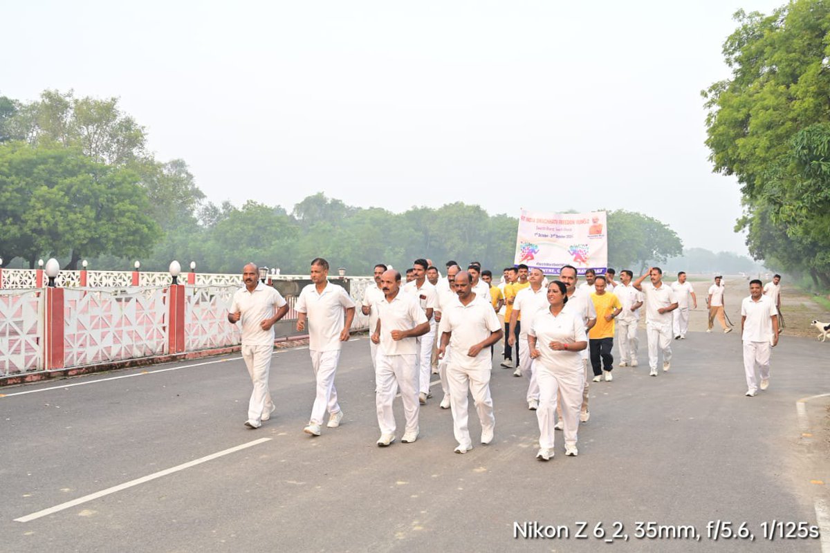 CRPF_GCPRYJ's tweet photo. ग्रुप सेंटर, सीआरपीएफ, प्रयागराज द्वारा Fit India Freedom Run 7.0–2026 के अंतर्गत प्रतिदिन रनिंग एवं विभिन्न शारीरिक गतिविधियों का आयोजन किया जा रहा है। इसका उद्देश्य कार्मिकों में फिटनेस, स्वास्थ्य एवं सक्रिय जीवनशैली को बढ़ावा देना है।
#fitIndia https://t.co/KgnmM95EDs