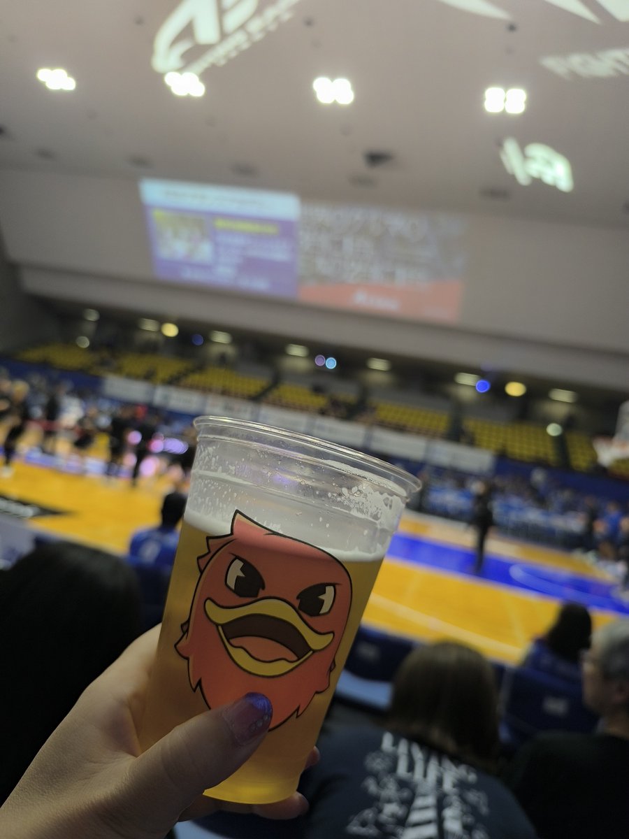0417Yoshiko's tweet photo. この辺から。
今日は早めです👍👍

暑かった…
ので。まだ時間もあるし。
やっぱね。🍻から(笑)

今期は誰を押せばいいなかな。
いろいろ迷子です。
グッズがとっ散らかってる😂 https://t.co/5Tlsh7JBJO