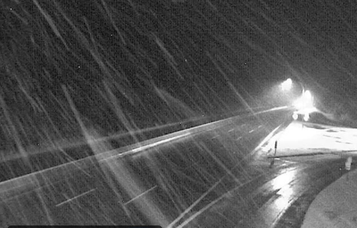 supermario_47's tweet photo. If im not mistaken, the first snowfall of the season on the #Coquihalla.
This is the Helmer Lake camera between #Kamloops and #Merritt.
#bcstorm https://t.co/BnUxtaKDMm