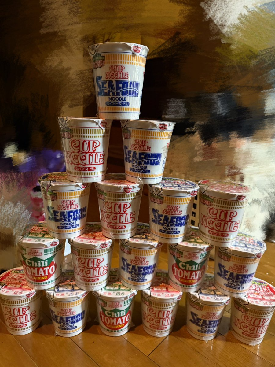 jepimelo_'s tweet photo. カップヌードルもう食べたくないYo🫩
家族みんなで協力プレイで頑張ってる、、🥲
昨日の仕事終わりカレーヌードル見つけたから2個買っちゃったよ🫩 https://t.co/VN8hZ7wvnl